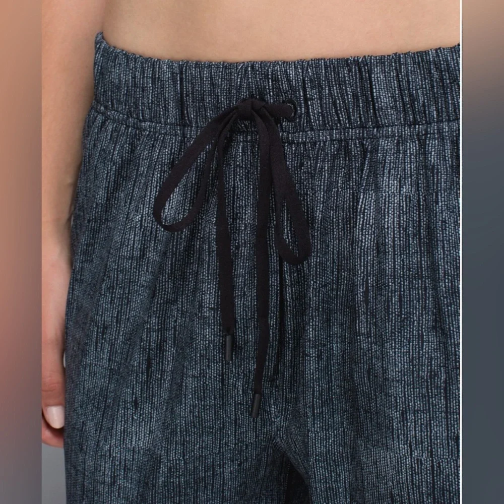Lululemon Jet Crop *Print - Picture 5 of 12